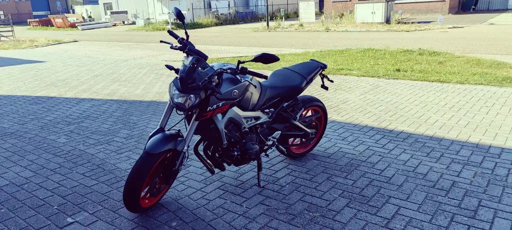 MT-09 2014 Gen1 to original colour scheme rebuild | Yamaha